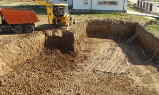 Рытье котлованов под фундамент в Черкесске – цена от 2557 руб. за м3 | 2Землекопа-Чрк